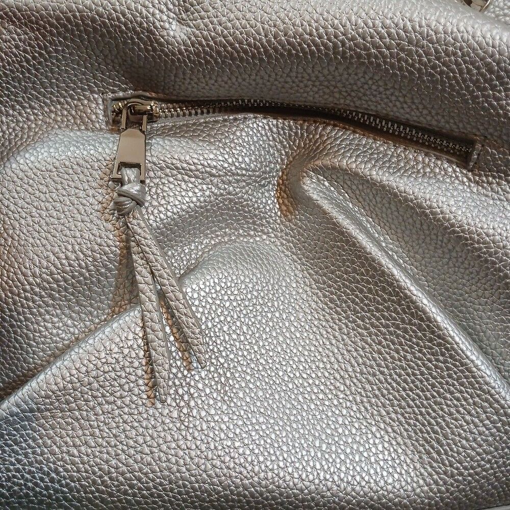 SANDRA ROBERTS SQUARED - METALLIC SILVER WOVEN DESIGN HANDBAG 11Wx11Hx5.5D - Picture 7 of 7